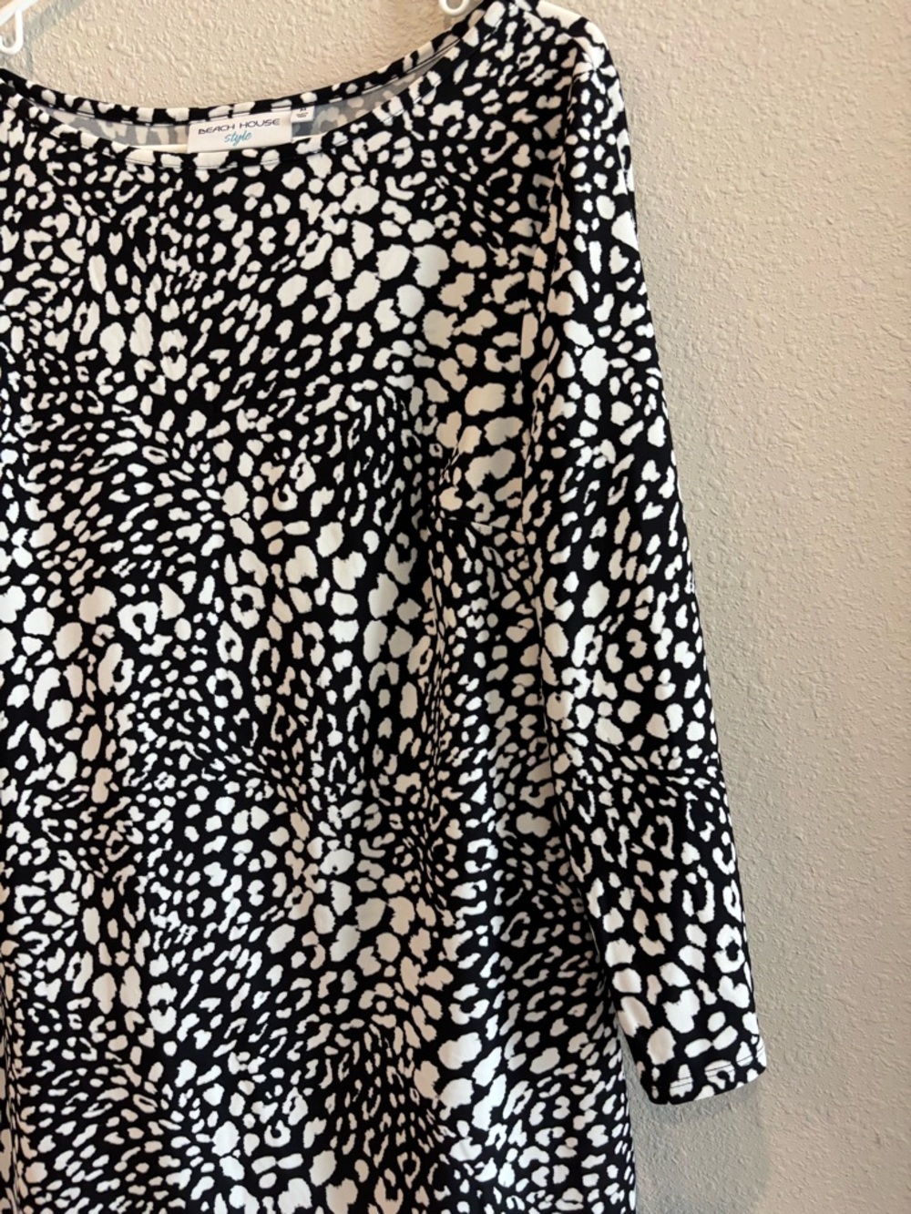 Beach House Cover up - Picture 3 of 7